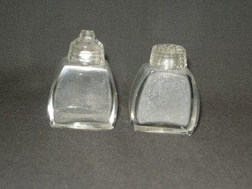 Gebruikt glas - kristal peper zout mosterd olie azijn  002. peper- en zoutvaatjes 