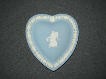 Wedgwood Jasperware blauw 079. schaaltje harten