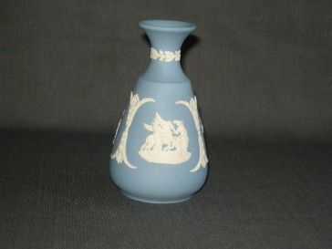 Wedgwood Jasperware blauw 086. vaasje