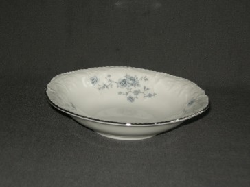 Rosenthal Sanssouci spierwit met blauw / grijze bloemetjes compoteschaaltje