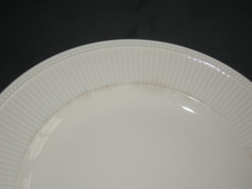 Wedgwood Windsor dinerborden met ribbelrand met vlekjes