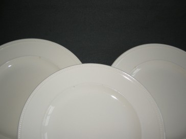 Wedgwood Windsor dinerborden glad met parelrand grotere vlekjes