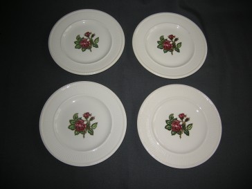 Wedgwood Moss Rose gebaksbordjes O16 cm. met bruine vlekjes