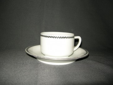 Epiag wit met zwart decorrandje kop & schotels