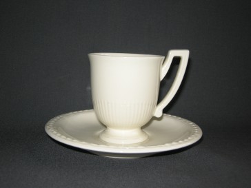 Royal Creamware Recamier effen koffiekop & schotels hoog