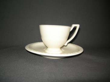 Royal Creamware Recamier koffiekop & schotel laag