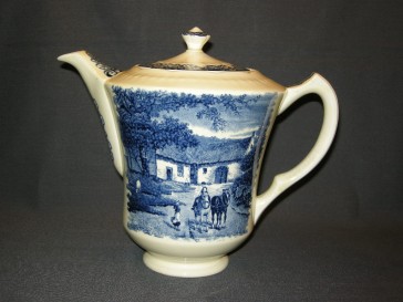 Societé Ceramique Boerenhoeve blauw koffiepot met restauratie