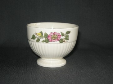 Wedgwood Briar Rose kom O8 cm. met vlekje