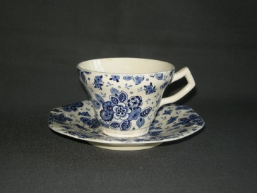 Societe Ceramique Beatrix koffiekop & schotel hoekig oor licht beschadigd