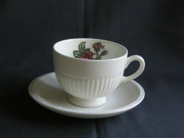 Wedgwood Moss Rose kop & schotel O9 cm.