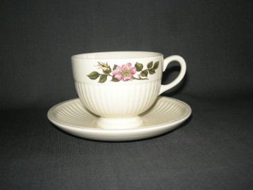 Wedgwood Briar Rose kop en schotel O9 cm.