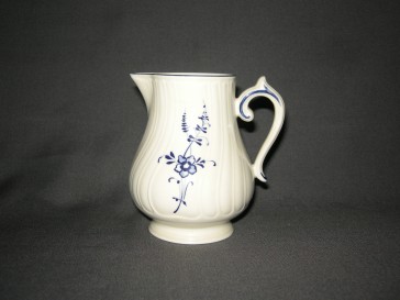 Villeroy & Boch Vieux Luxembourg melkkannetje hoogte 11 cm.