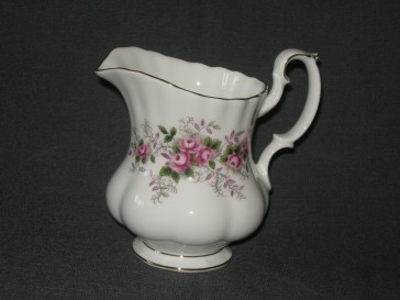 Royal Albert Lavender Rose melkkannetje 10,5 cm.