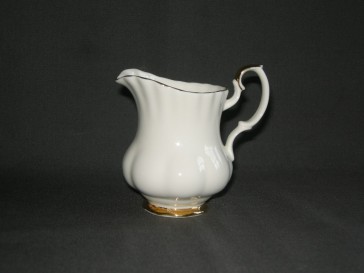 Royal Albert Val d'Or melkkannetje 9,5 cm.