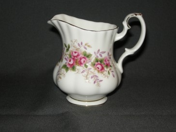 Royal Albert Lavender Rose melkkannetje 9 cm.