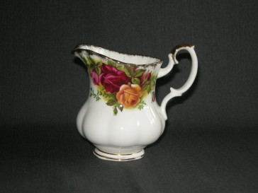 Royal Albert Old Country Roses melkkannetje klein met scheurtje