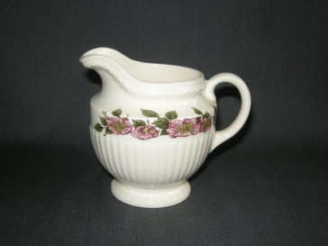 Wedgwood Briar Rose melkkannetje