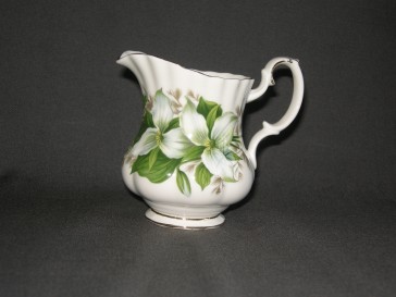 Royal Albert Trillium schaaltje melkkannetje