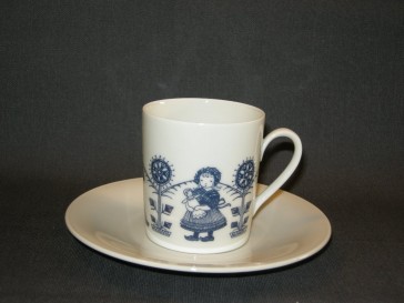 Seltmann & Weiden spelende kinderen / plaatsnamen / klederdrachten kopje & schotel Nunspeet / Staphorst