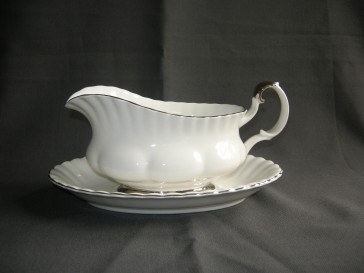 Royal Albert Chantilly sauskom + losse onderschotel