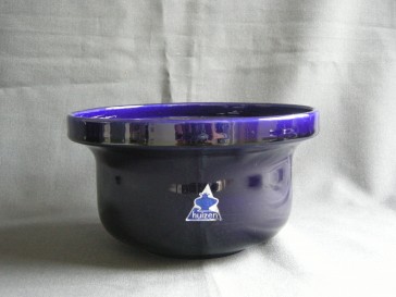 Huizen donkerblauw glanzend schaal O18,5 cm., hoogte 10 cm.