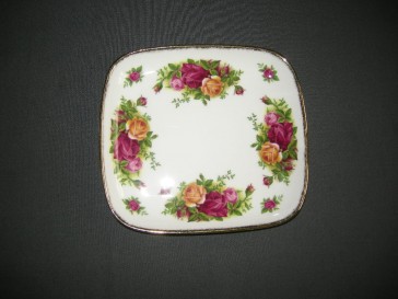 Royal Albert Old Country Roses presenteerschaaltje 16,5 x 15 cm. sleets