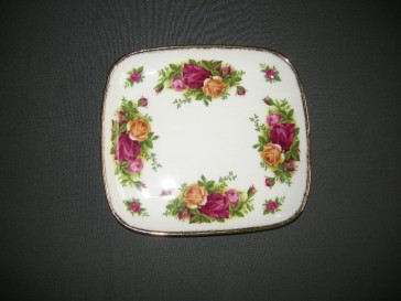 Royal Albert Old Country Roses presenteerschaaltje 16,5 x 15 cm.