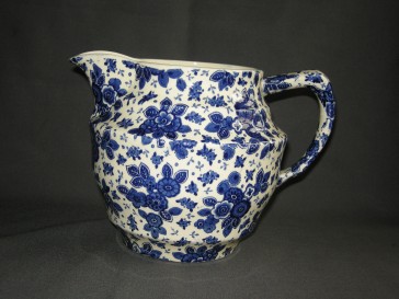 Societe Ceramique Beatrix schenkkan nr. 2 met ster in glazuur onderzijde