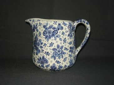 Societe Ceramique Beatrix schenkkan glad hoogte 14,5 cm.
