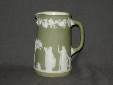 Wedgwood Jasperware groen 002. schenkkannetje