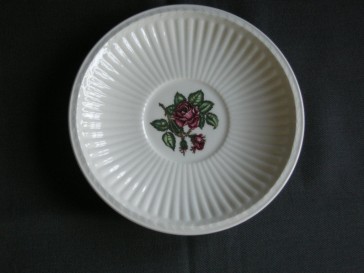 Wedgwood Moss Rose schotel O14,5 cm.