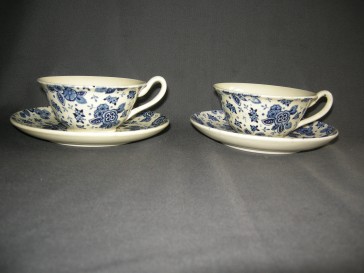 Societe Ceramique Beatrix theekop & schotels oortje gelijmd