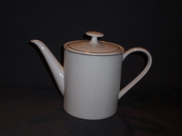 Royal Porcelain Cannelee wit met zilverkleurige rand theepot