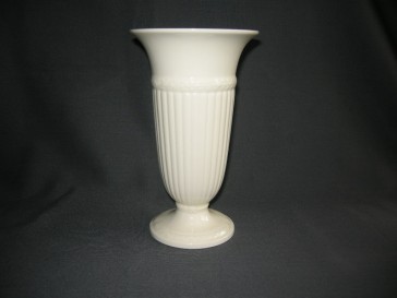 Wedgwood Edme plain vaas hoogte 22 cm.