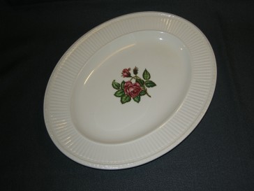 Wedgwood Moss Rose vleesschaal 29,5 x 23 cm.