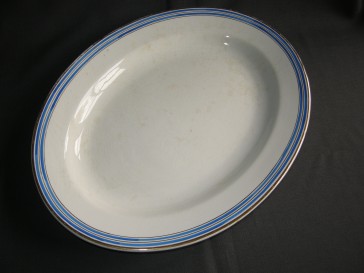 Faiencerie D'onnaing (Nord) roomwit - kobaltblauw vleesschaal 35,5 cm.