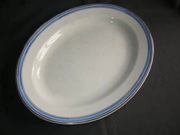 Faiencerie D'onnaing (Nord) roomwit - kobaltblauw vleesschaal 35,5 cm.