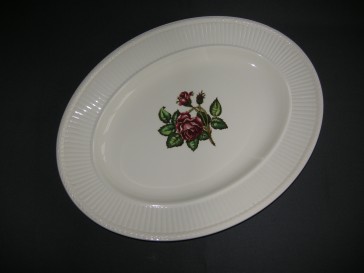 Wedgwood Moss Rose vleesschaal 40 x 31 cm.