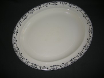 Wedgwood Moustiers vleesschaal 42,5 x 35,5 cm. lichte verkleuring