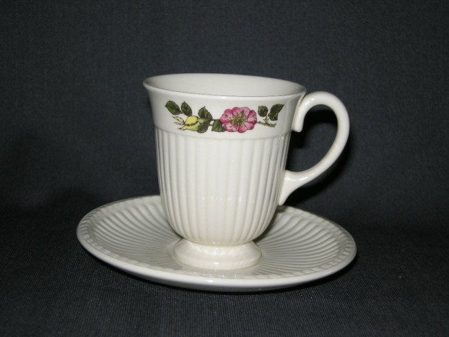 hospita doorgaan met koffer Servies Wedgwood Briar Rose koffiekop en schotel doorsnee kopje 7 cm en  hoogte 8 cm - Briar Rose - Wedgwood - Gebruikt servies - Servies Servies