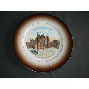 Societe Ceramique decor 1675 met bruine rand 004. 's-Gravenhage