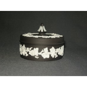 Wedgwood Jasperware zwart - wit 006. dekselschaaltje rond O7,5 cm.