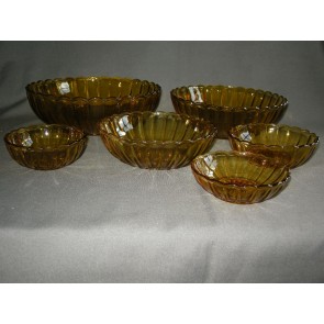 gebruikt glas - kristal geel 008. 6-delige set nestschalen