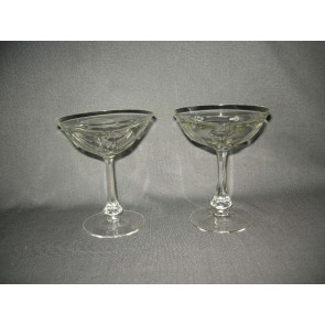 gebruikt glas / kristal glazen 051. 2 grote coupes