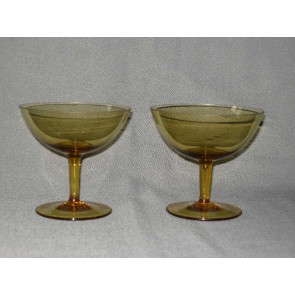 gekleurd glas 10. hoge coupes, doorsnee 10,3 cm., okergeel