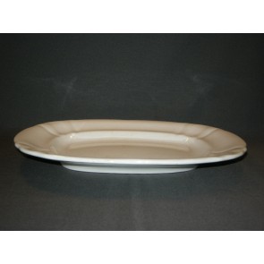 Petrus Regout Wellington 012. schaal rechthoekig 29,5 cm. met verkleuring