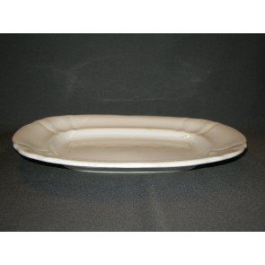 Petrus Regout Wellington 013. schaal rechthoekig 29,5 cm.