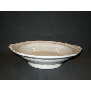 Petrus Regout Wellington 015. schaal rond op voet O23 cm.