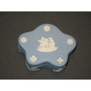 Wedgwood Jasperware blauw 026. dekselschaaltje met afbeelding paard