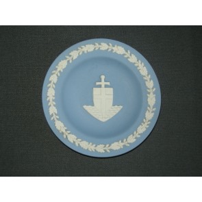 Wedgwood Jasperware blauw 038. bordje O11 cm. schild zwaard water